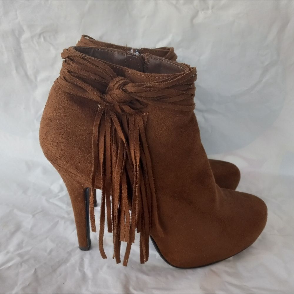 Madeline Girl Suede Rich Brown Sugar Platform Ankle Bootie Size 7.5